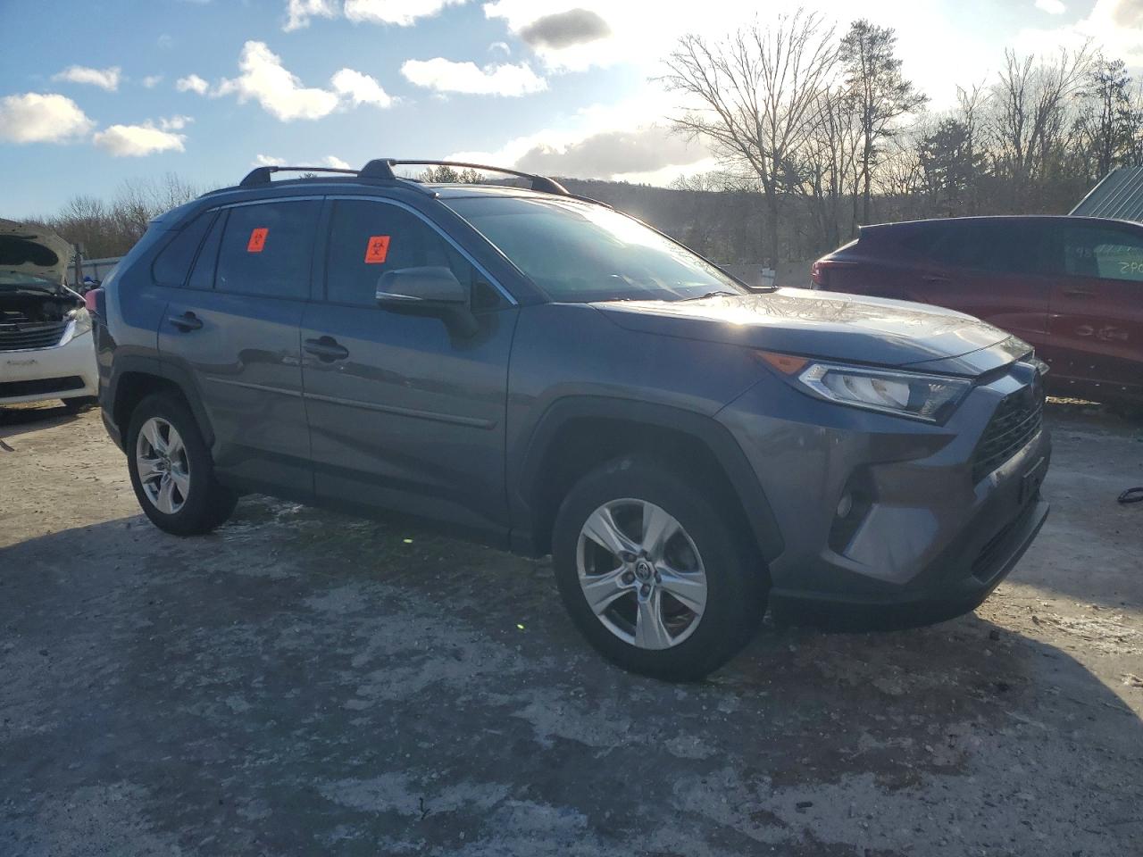 2021 TOYOTA RAV4 XLE photo 4