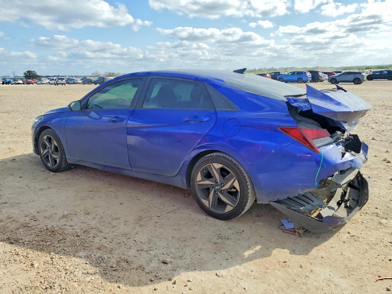 2023 HYUNDAI ELANTRA SEL photo 2