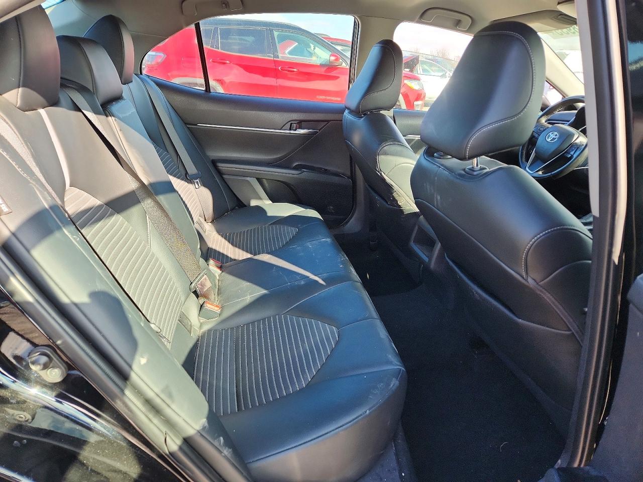 2020 TOYOTA CAMRY SE photo 10
