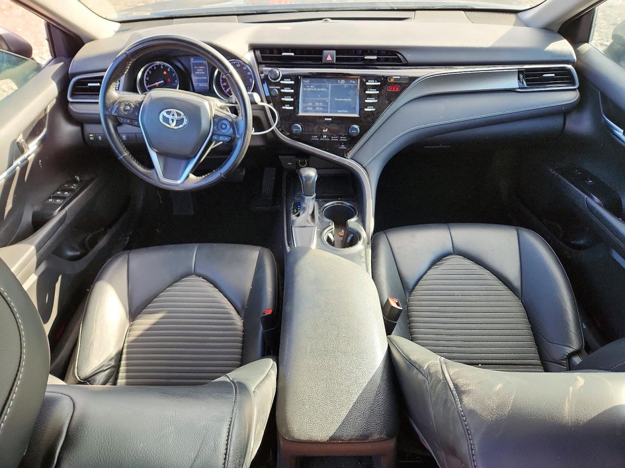 2020 TOYOTA CAMRY SE photo 8