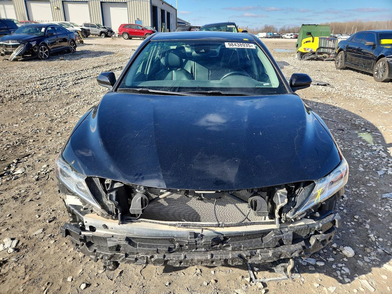2020 TOYOTA CAMRY SE photo 5