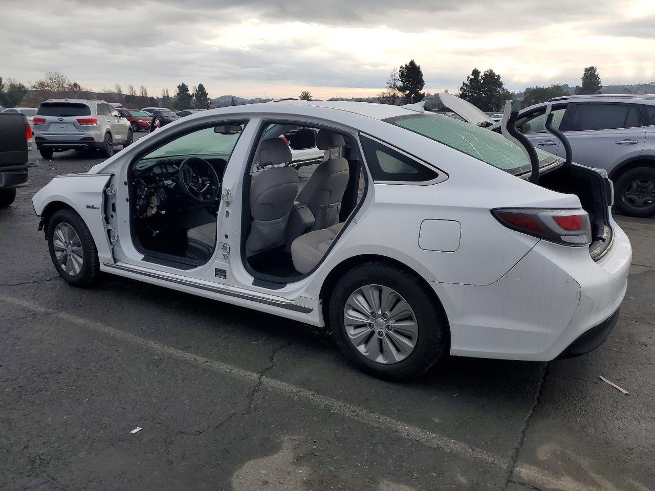 2016 HYUNDAI SONATA HYBRID photo 2