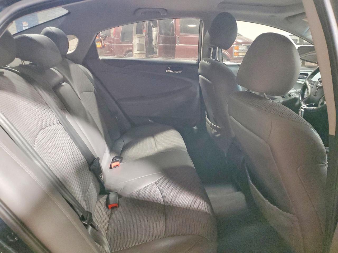 2012 HYUNDAI SONATA SE photo 10
