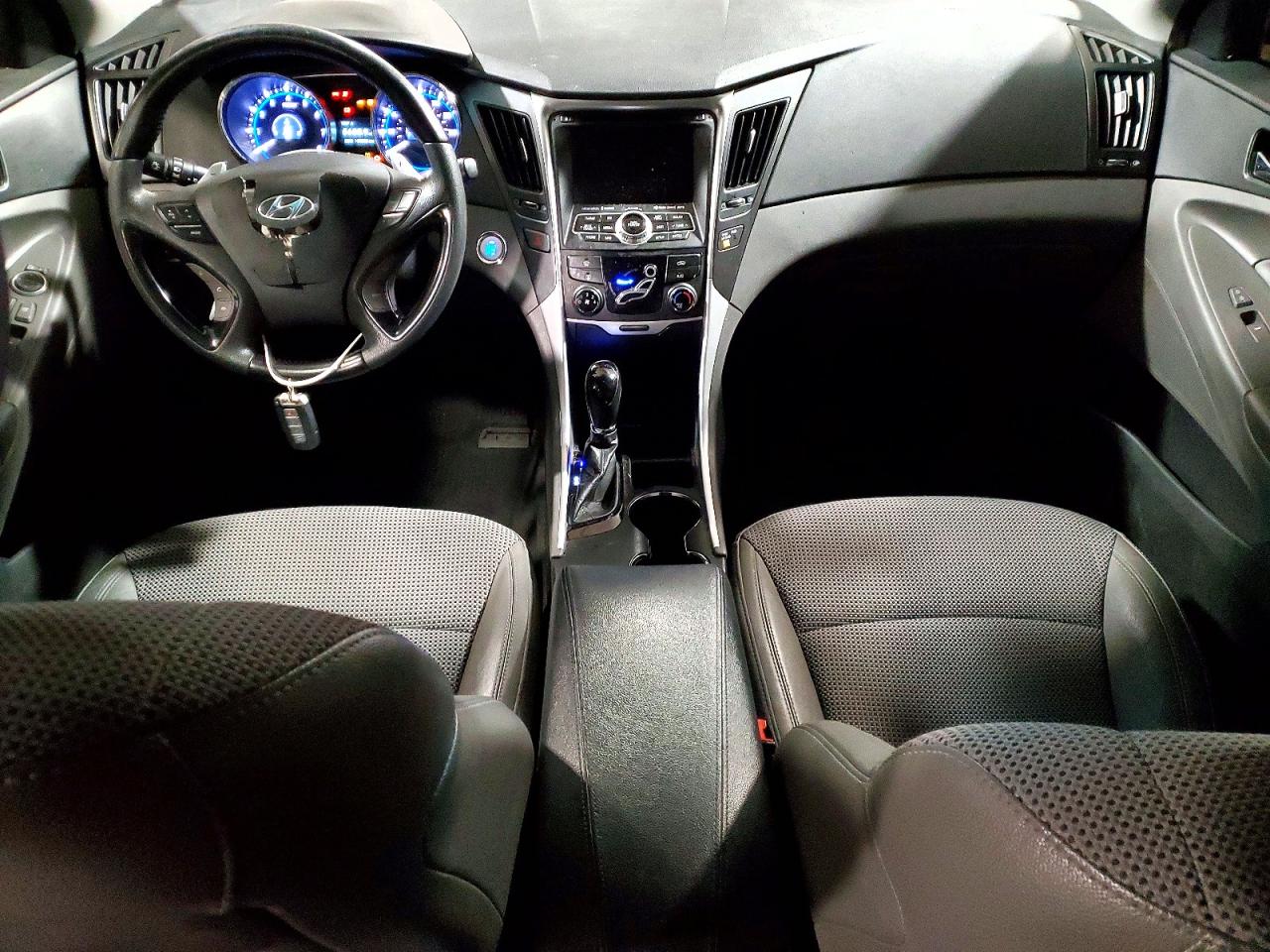 2012 HYUNDAI SONATA SE photo 8