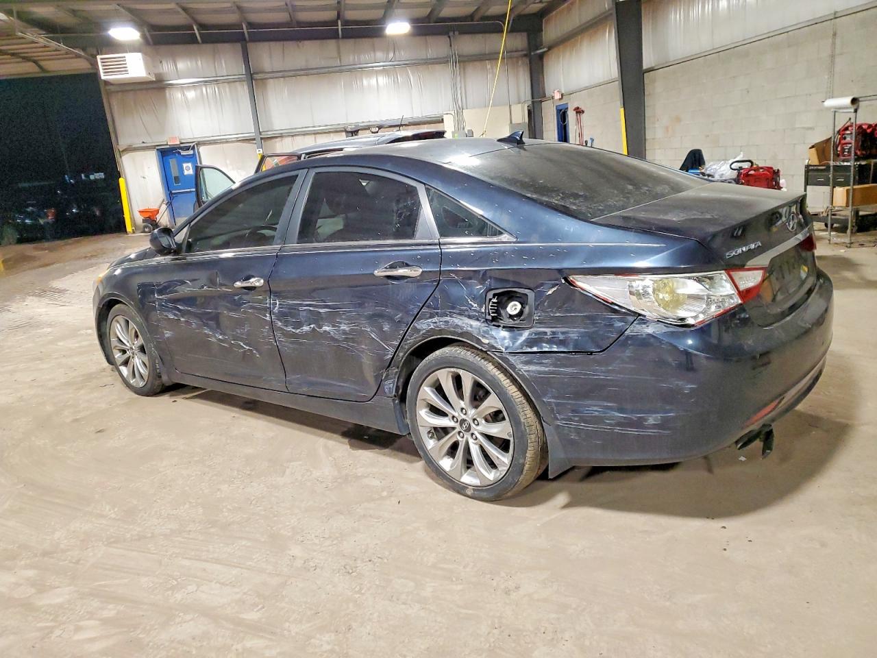 2012 HYUNDAI SONATA SE photo 2