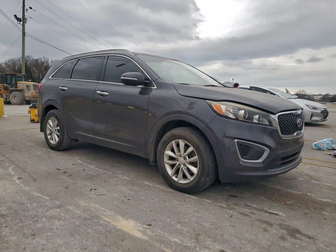 2017 KIA SORENTO LX photo 4