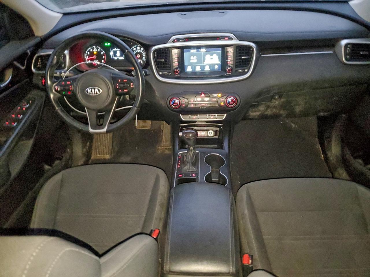 2017 KIA SORENTO LX photo 8