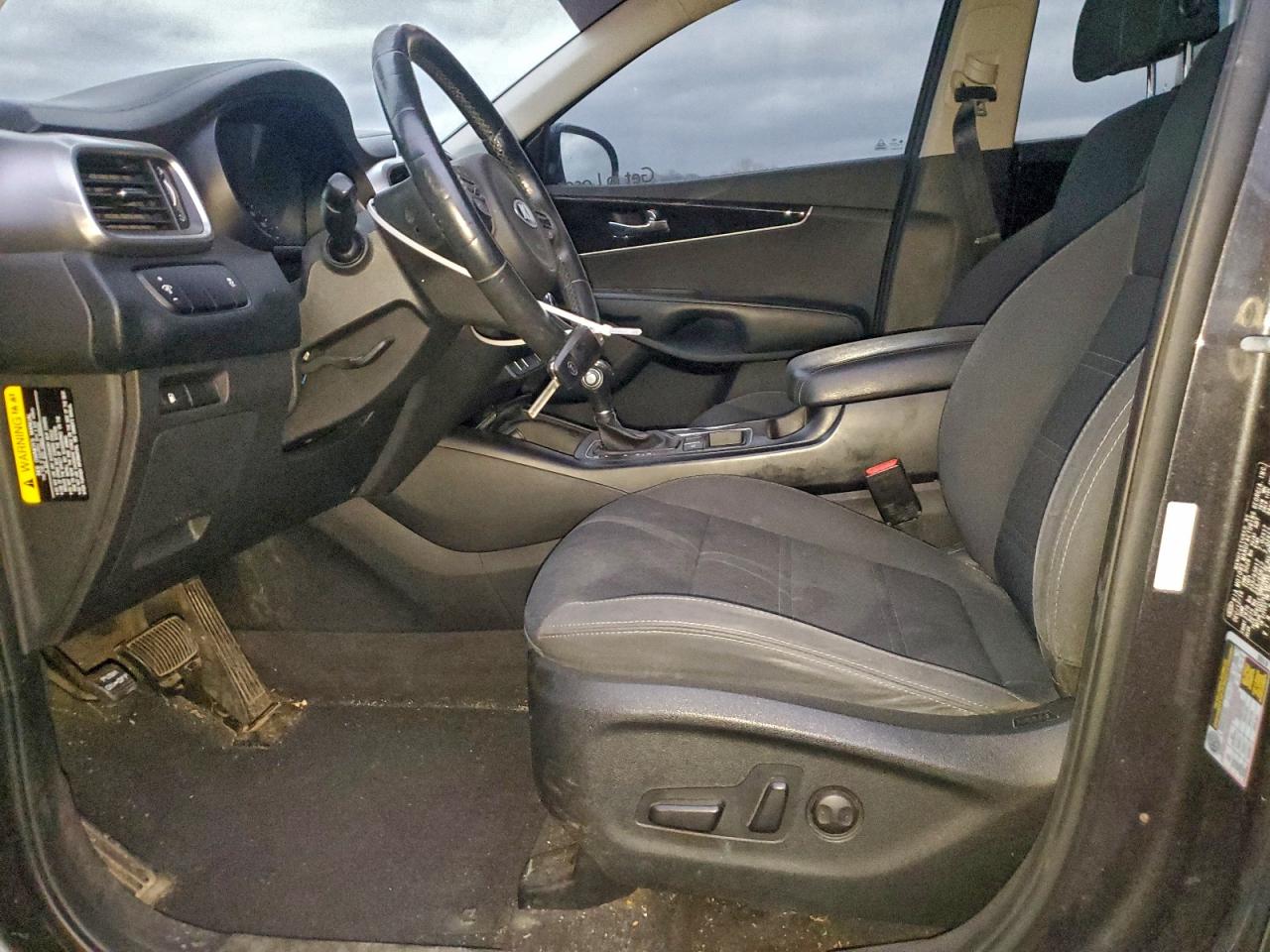 2017 KIA SORENTO LX photo 7