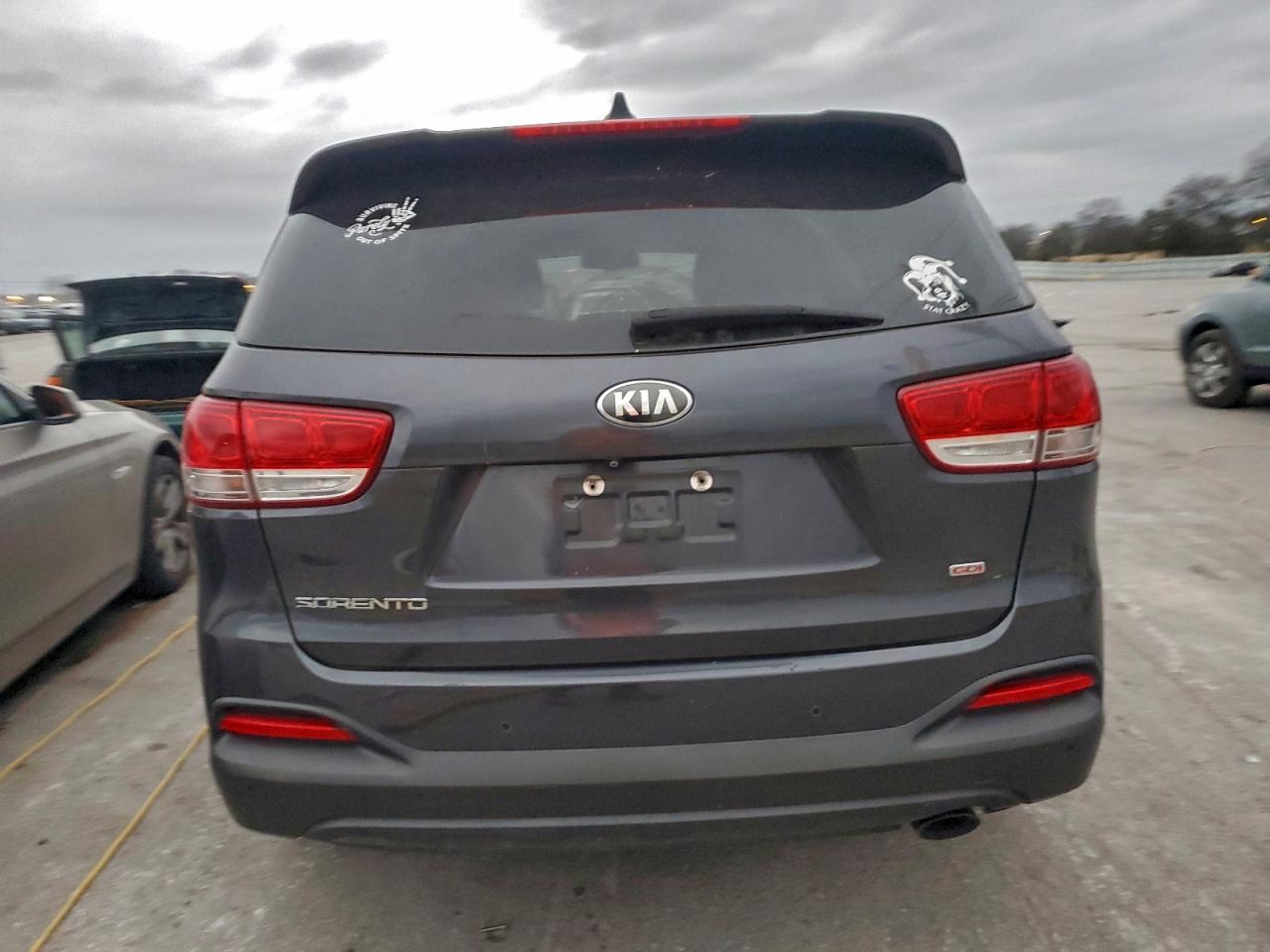 2017 KIA SORENTO LX photo 6