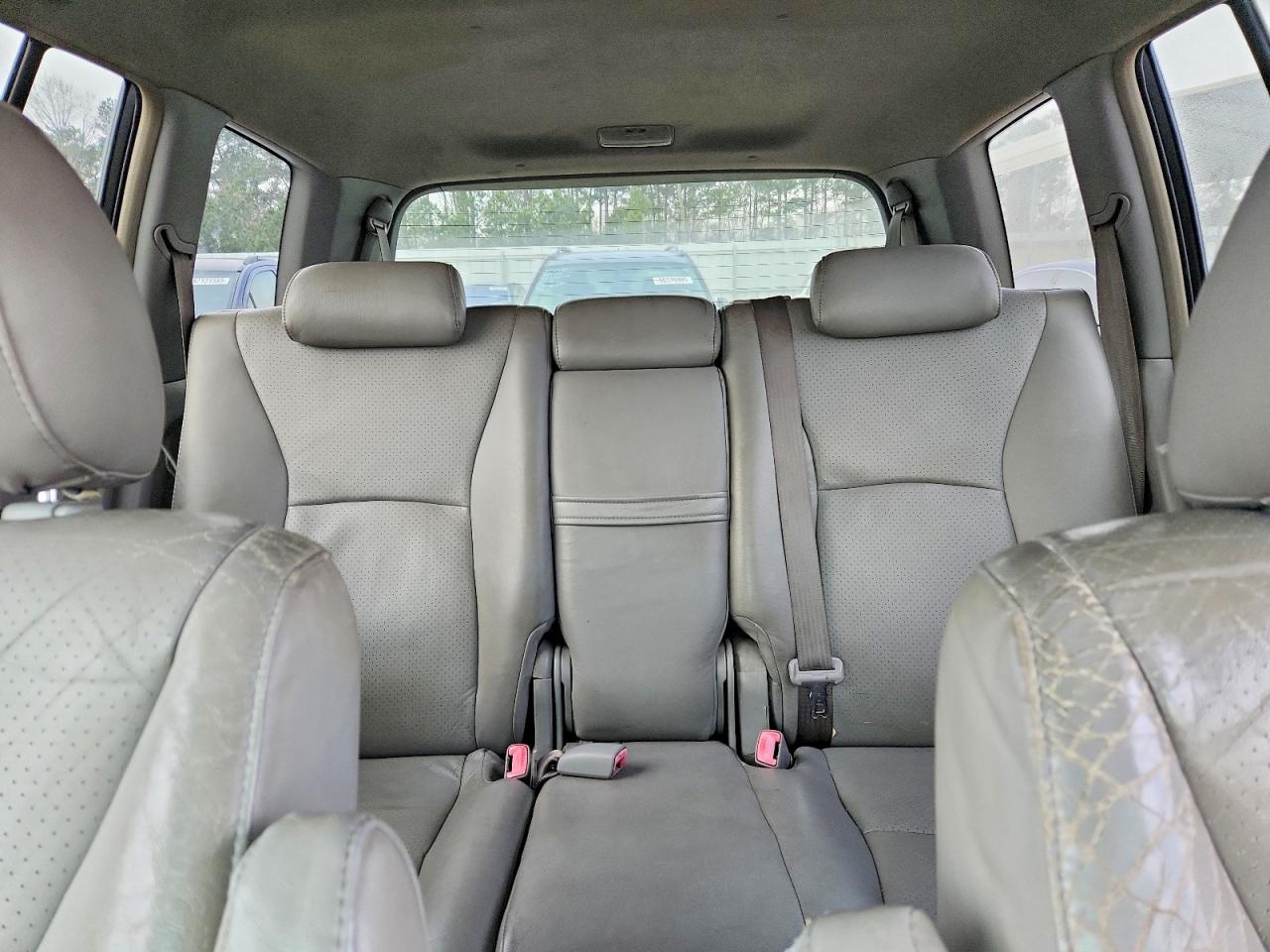 2004 TOYOTA HIGHLANDER BASE photo 10