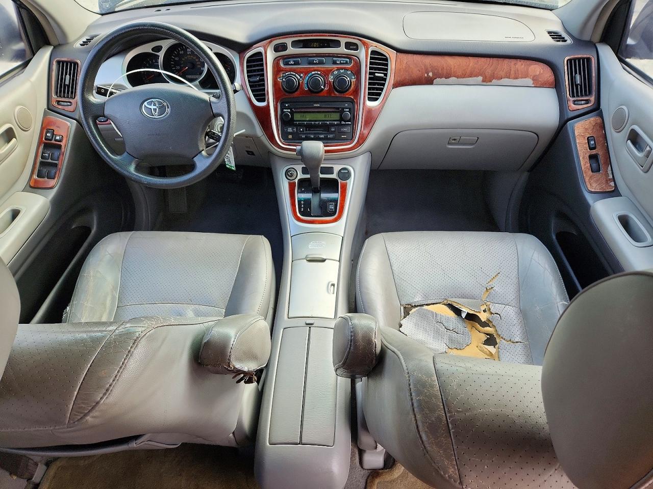 2004 TOYOTA HIGHLANDER BASE photo 8