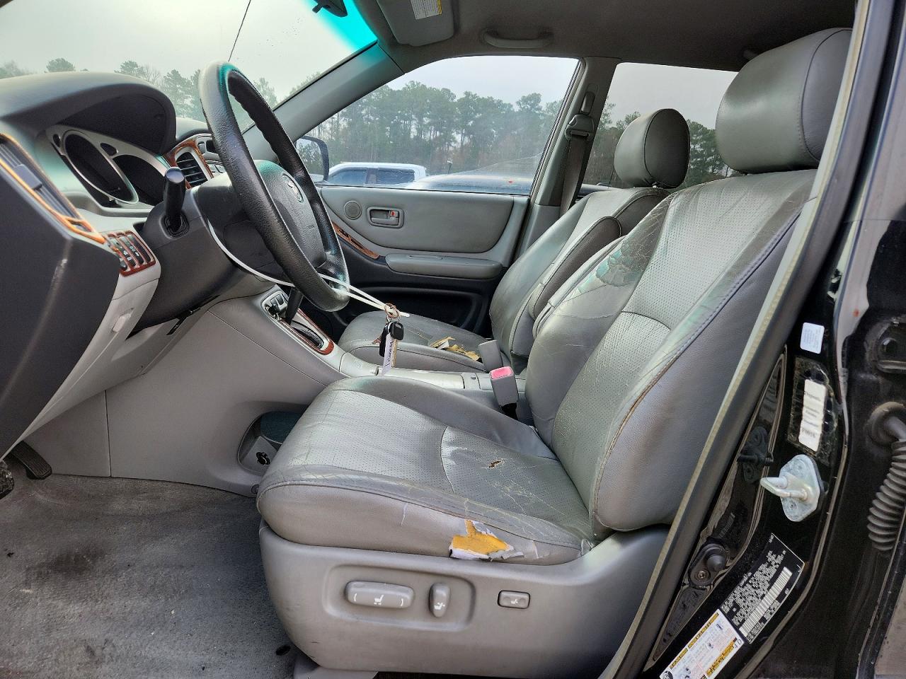 2004 TOYOTA HIGHLANDER BASE photo 7