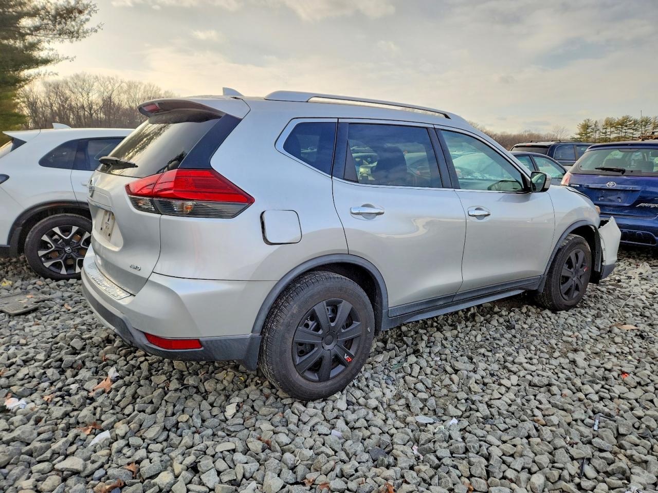 2017 NISSAN ROGUE S photo 3