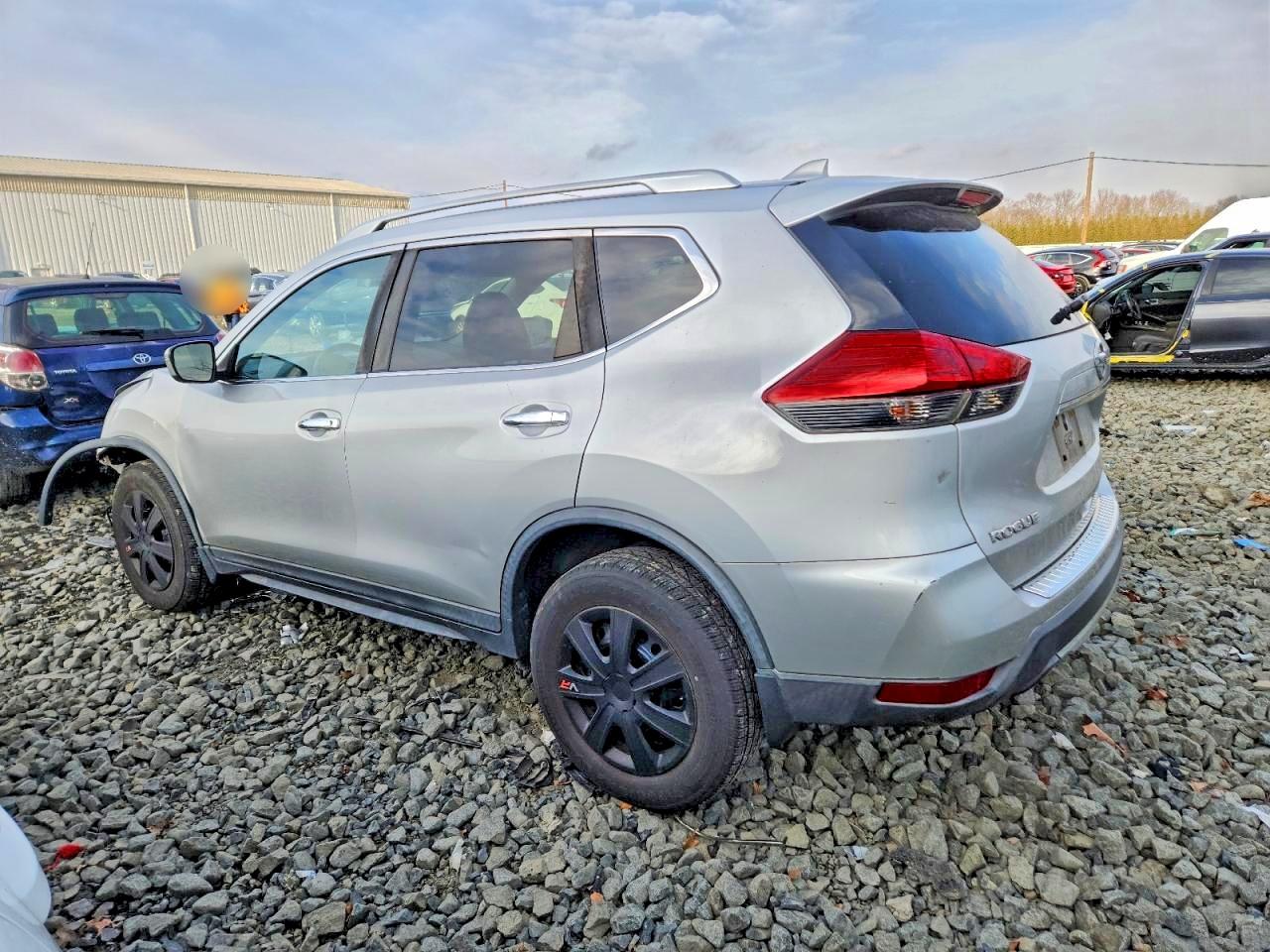 2017 NISSAN ROGUE S photo 2