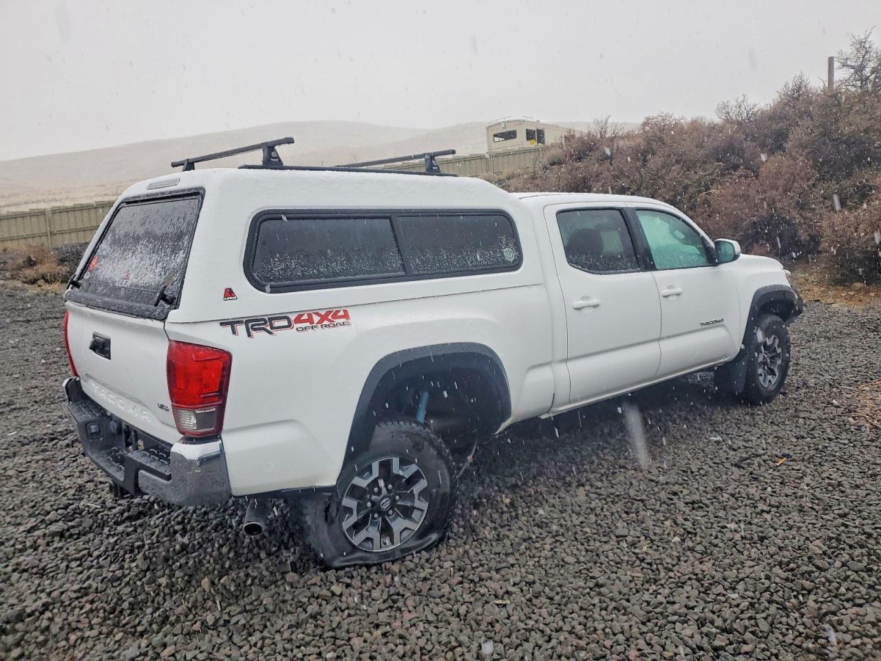 2017 TOYOTA TACOMA DOUBLE CAB photo 3