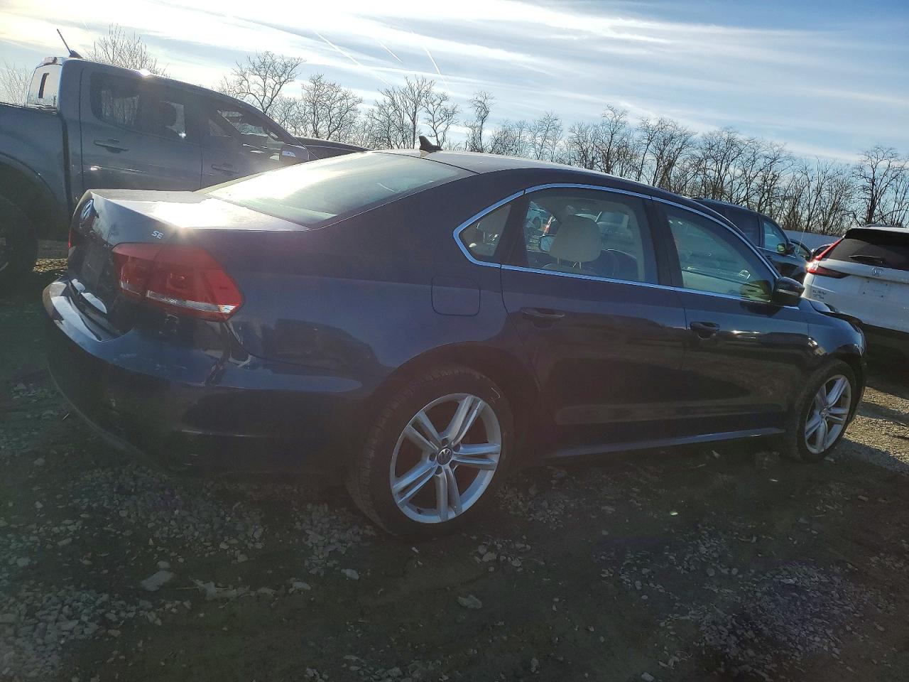 2014 VOLKSWAGEN PASSAT SE photo 3