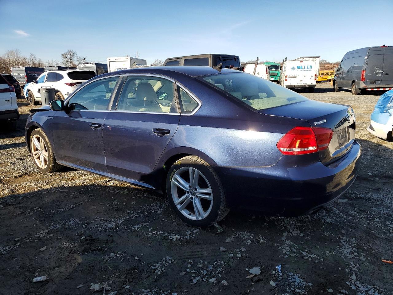 2014 VOLKSWAGEN PASSAT SE photo 2
