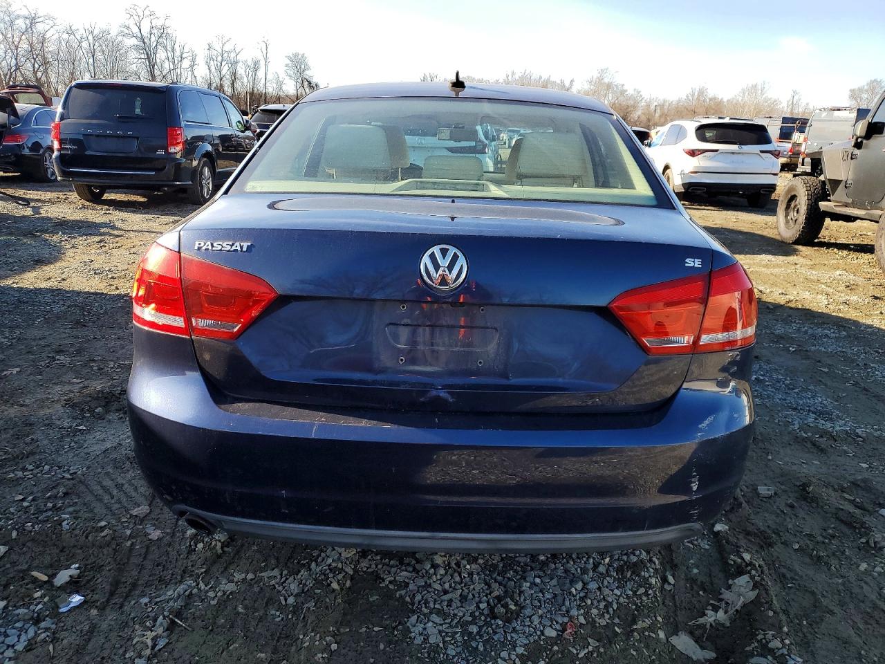 2014 VOLKSWAGEN PASSAT SE photo 6