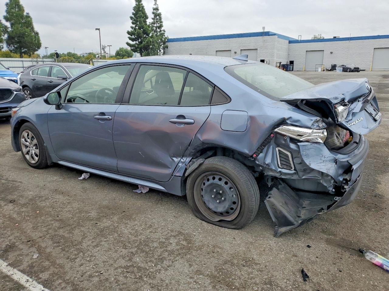 2023 TOYOTA COROLLA LE photo 2