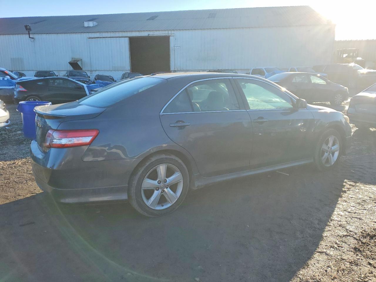 2011 TOYOTA CAMRY BASE photo 3
