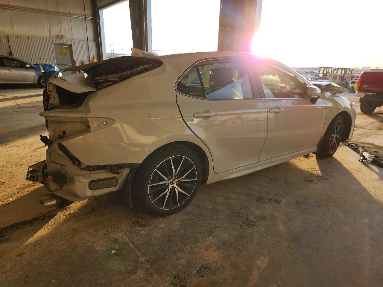 2022 TOYOTA CAMRY SE photo 3