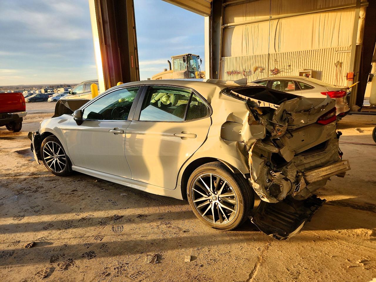 2022 TOYOTA CAMRY SE photo 2
