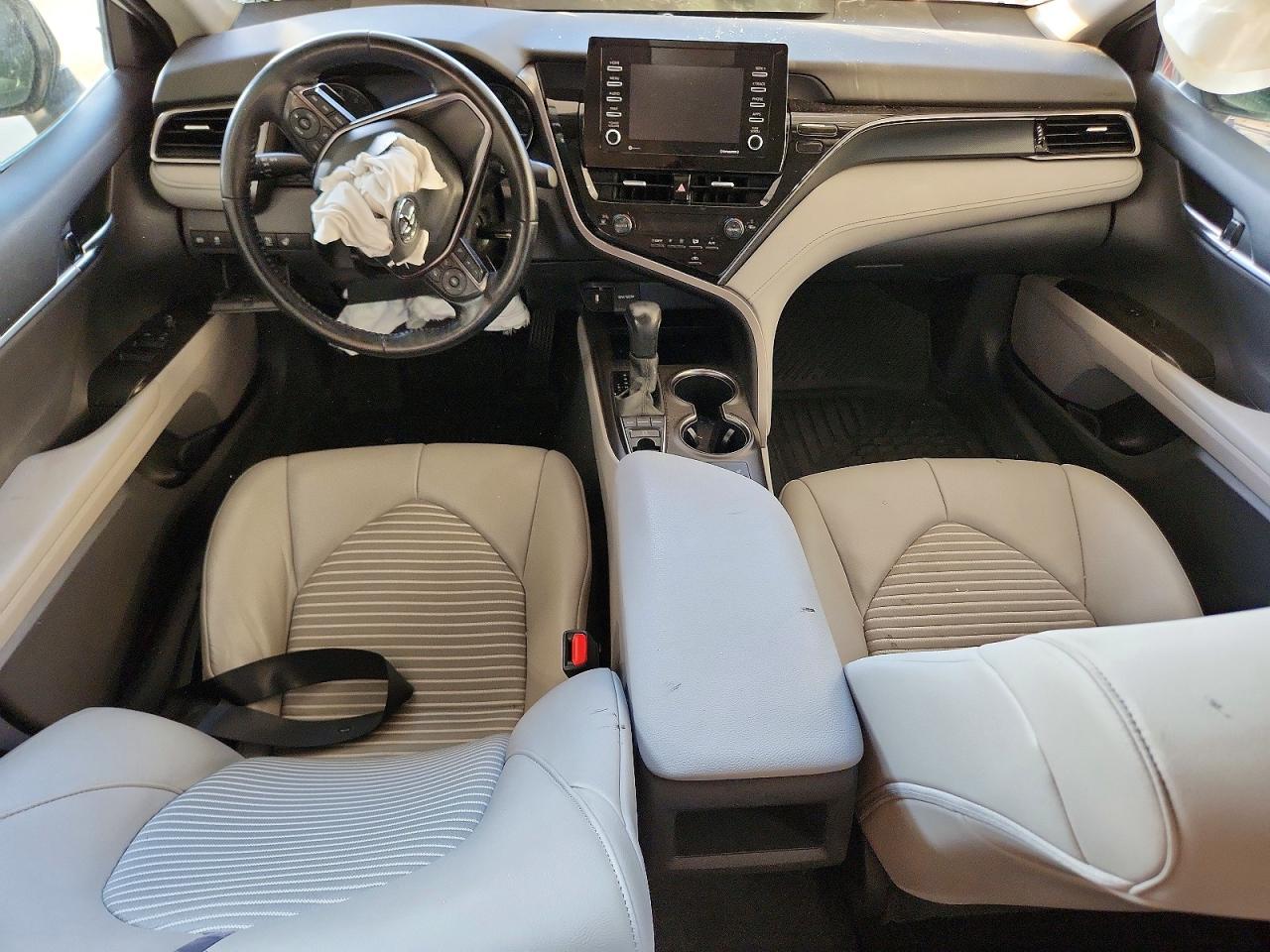 2022 TOYOTA CAMRY SE photo 8
