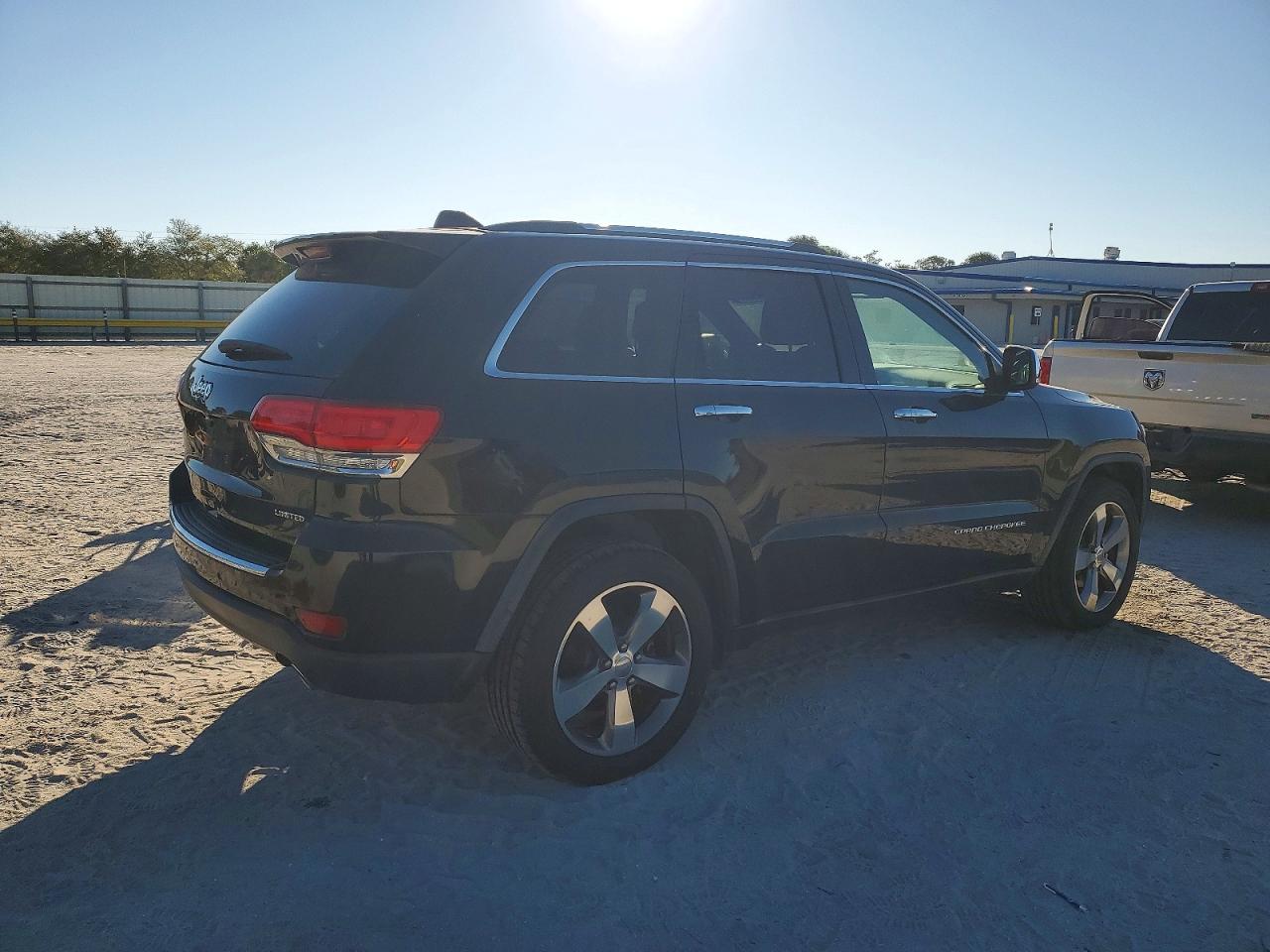 2016 JEEP GRAND CHEROKEE LIMITED photo 3