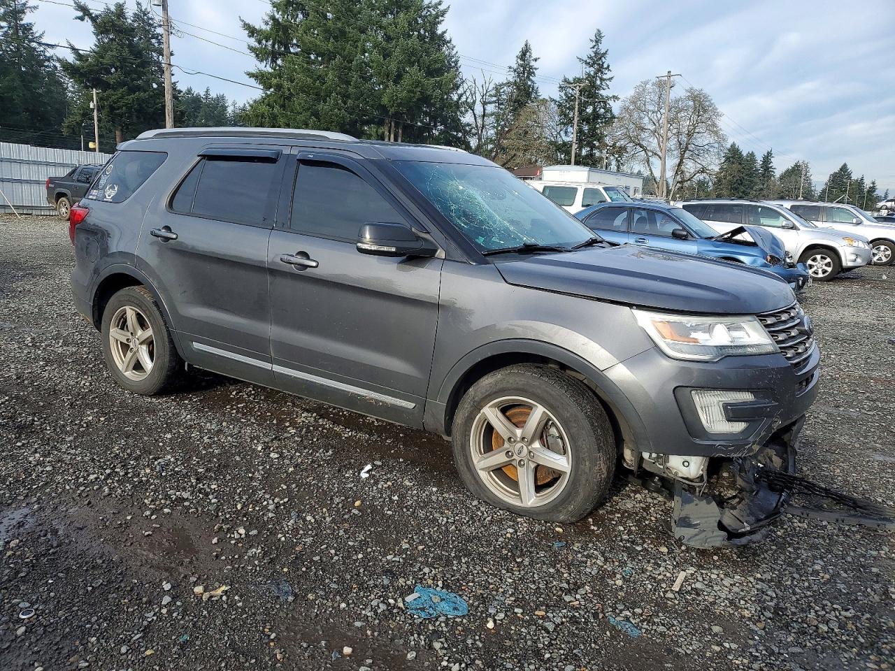 2016 FORD EXPLORER XLT photo 4