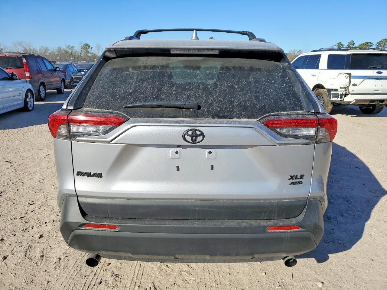 2025 TOYOTA RAV4 XLE photo 11