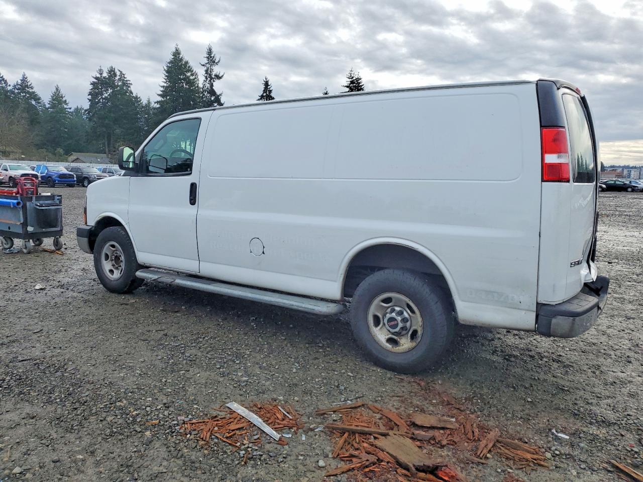 2017 GMC SAVANA 2500 DELIVERY VAN photo 2