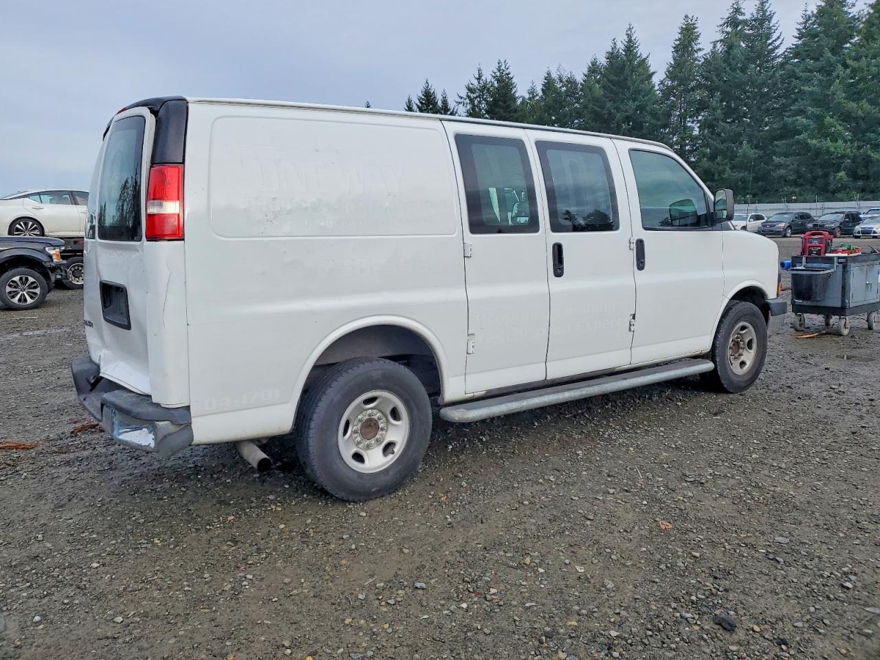 2017 GMC SAVANA 2500 DELIVERY VAN photo 3