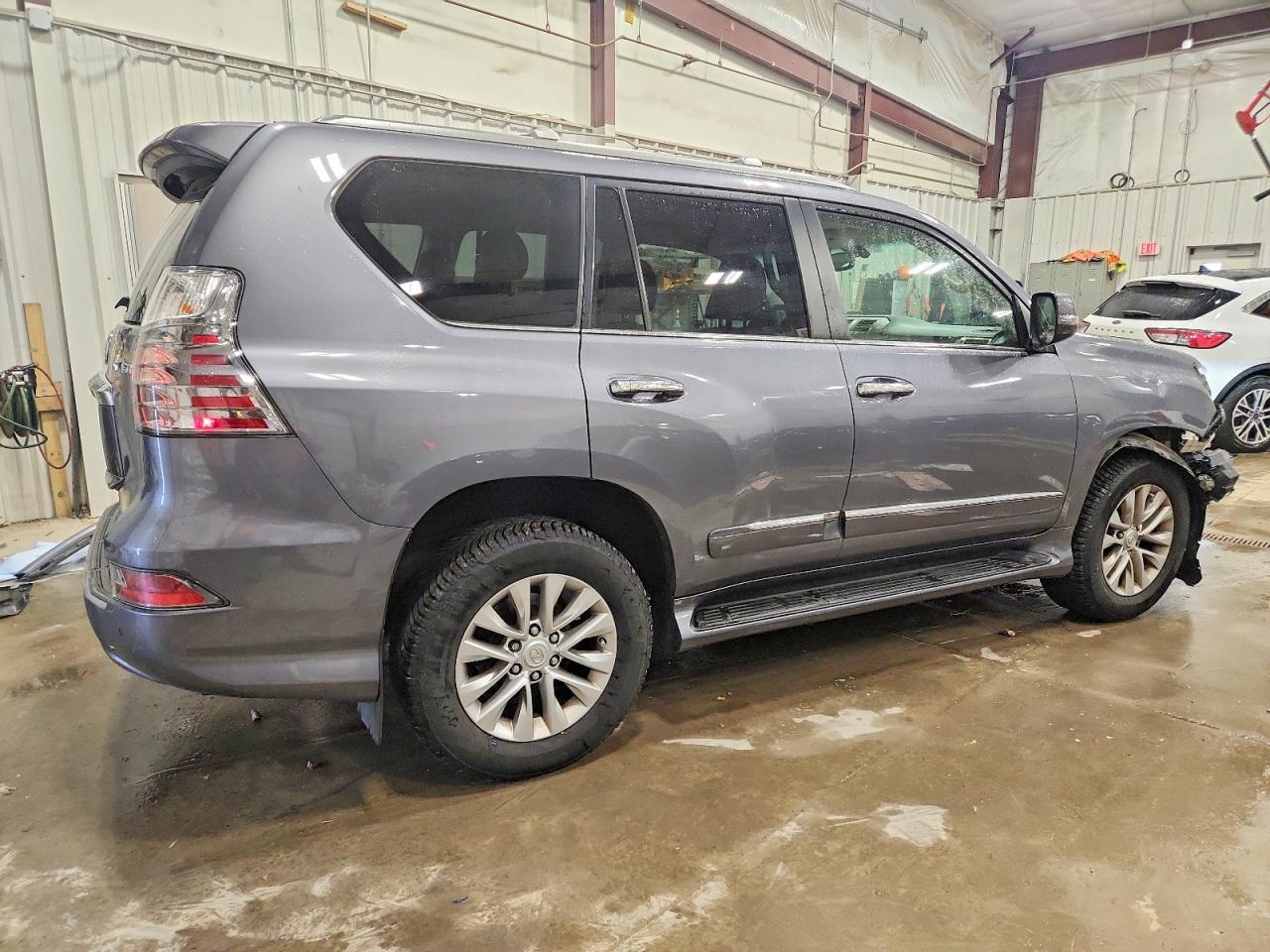 2017 LEXUS GX 460 photo 3