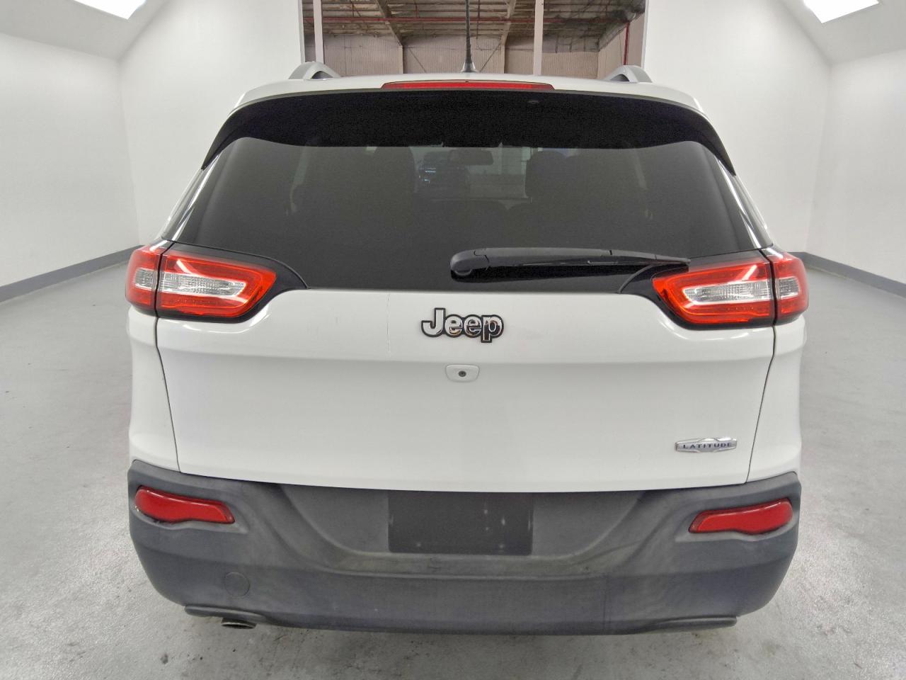 2016 JEEP CHEROKEE LATITUDE photo 6