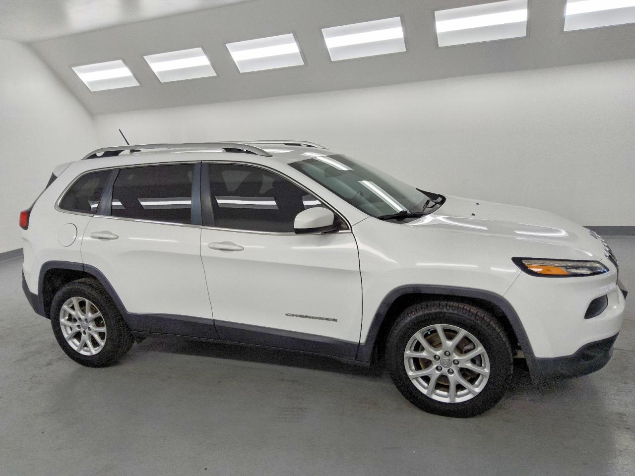 2016 JEEP CHEROKEE LATITUDE photo 4