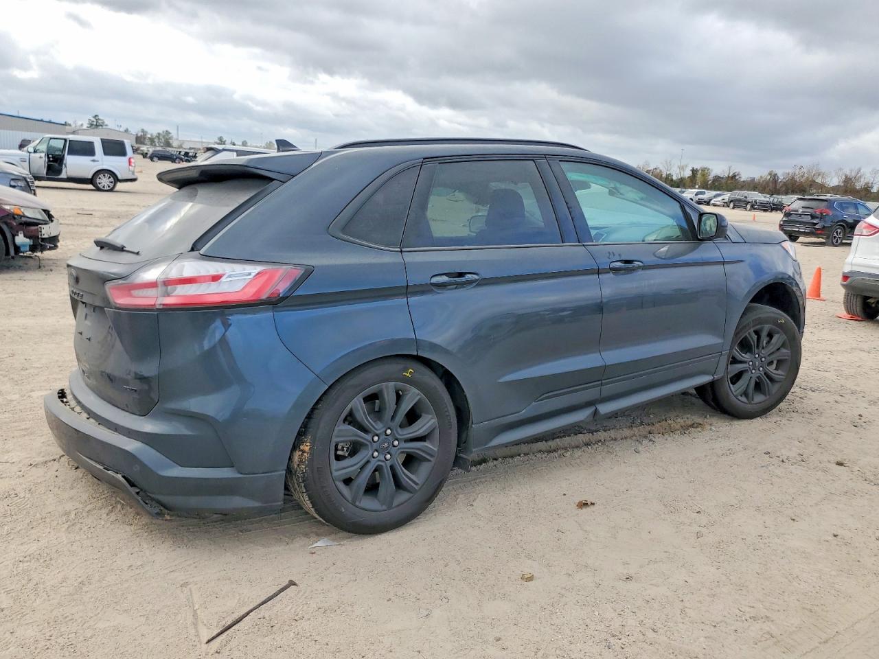 2024 FORD EDGE SE photo 3