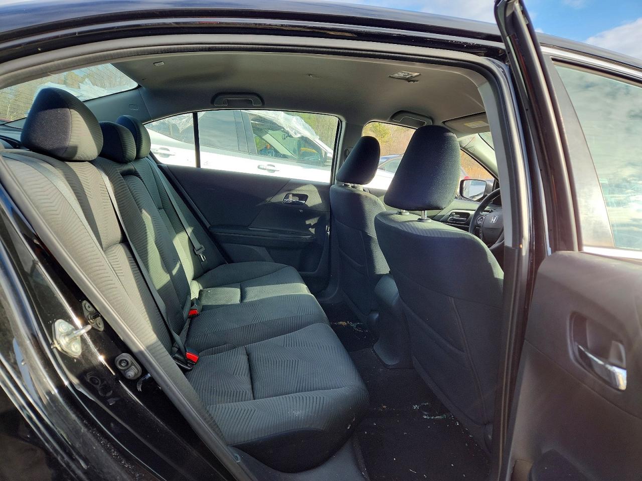 2015 HONDA ACCORD LX photo 28