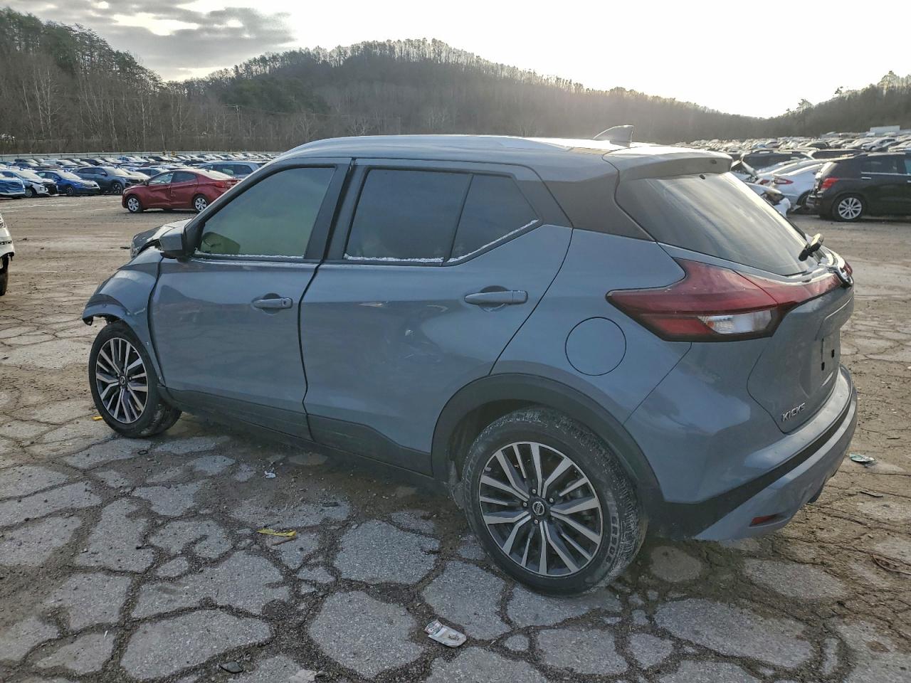 2021 NISSAN KICKS SV photo 2