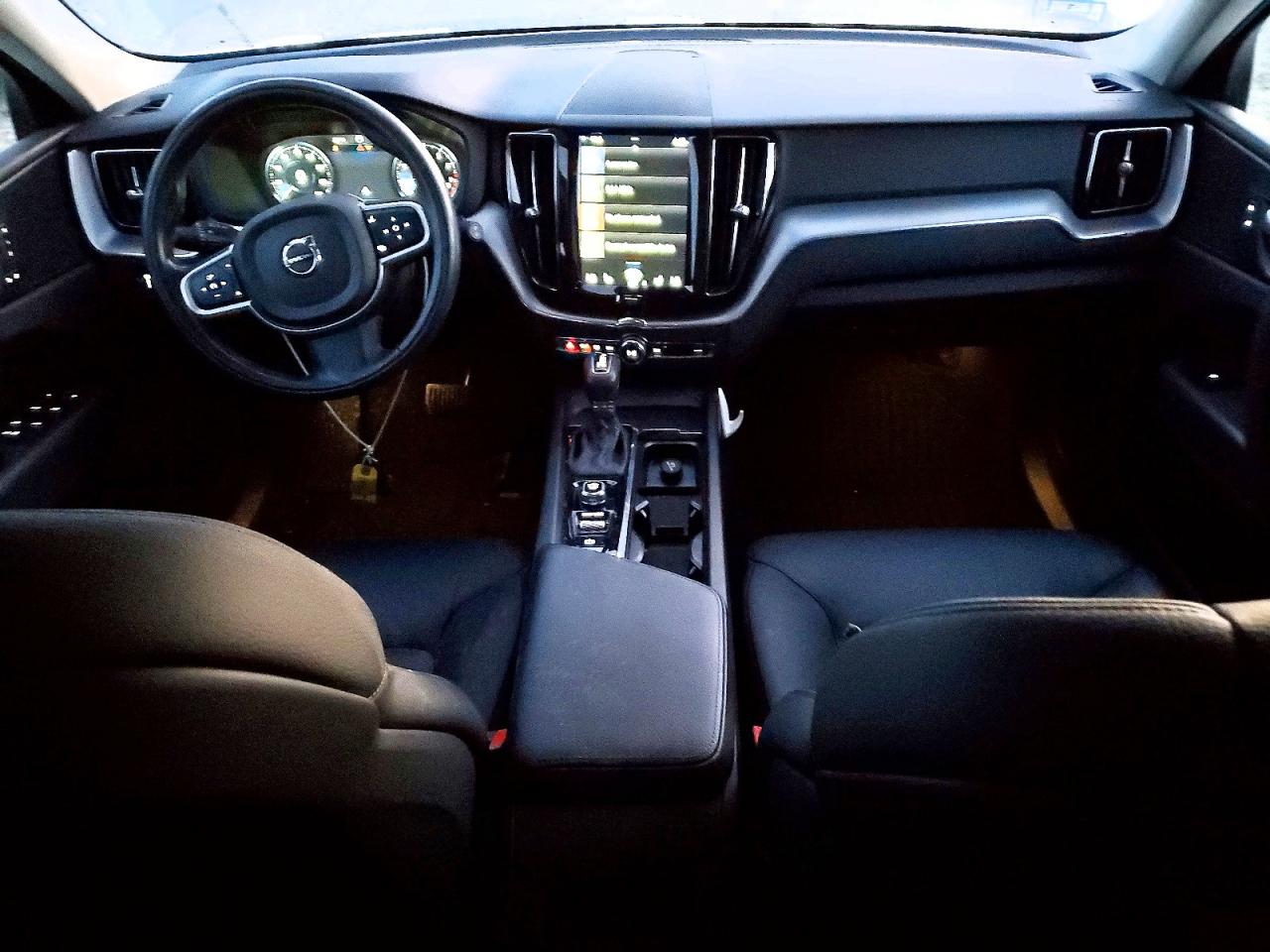 2020 VOLVO XC60 T5 MOMENTUM photo 8