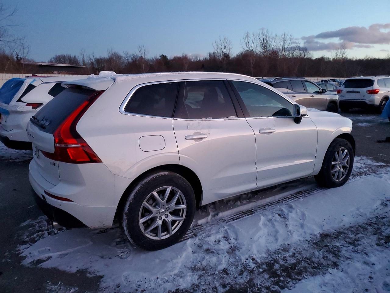 2020 VOLVO XC60 T5 MOMENTUM photo 3