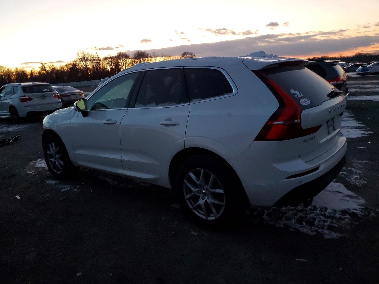 2020 VOLVO XC60 T5 MOMENTUM photo 2