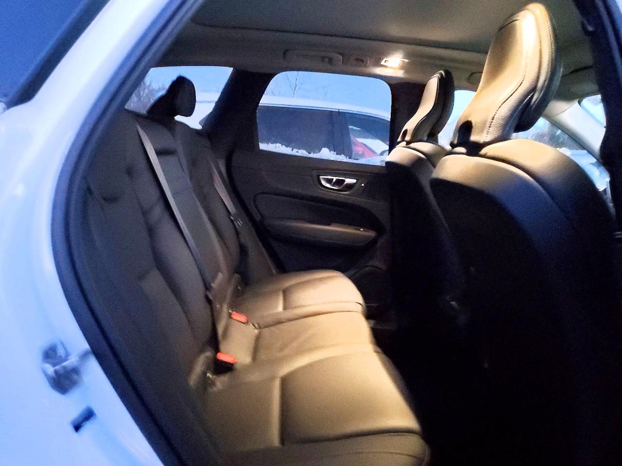 2020 VOLVO XC60 T5 MOMENTUM photo 10
