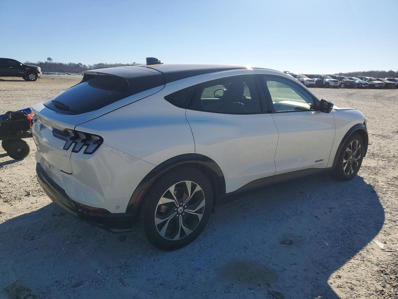 2021 FORD MUSTANG MACH-E PREMIUM photo 3