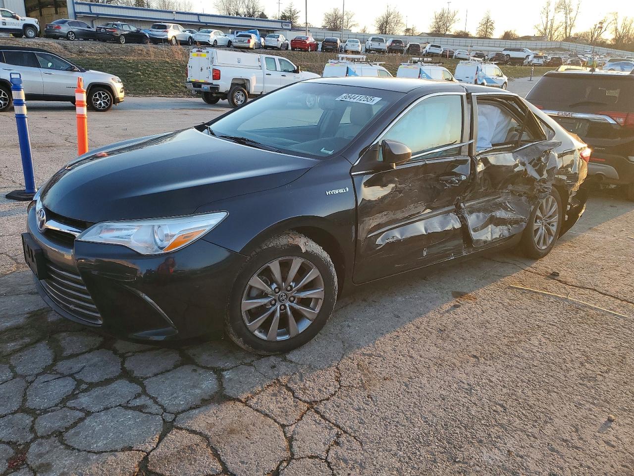 2017 TOYOTA CAMRY