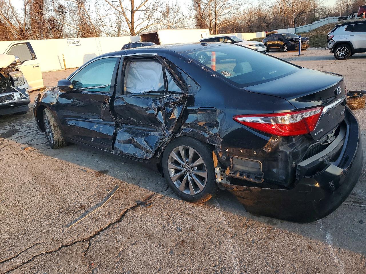 2017 TOYOTA CAMRY HYBRID photo 2