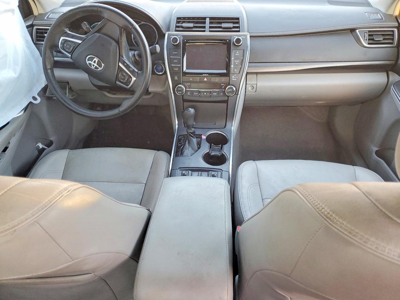 2017 TOYOTA CAMRY HYBRID photo 8