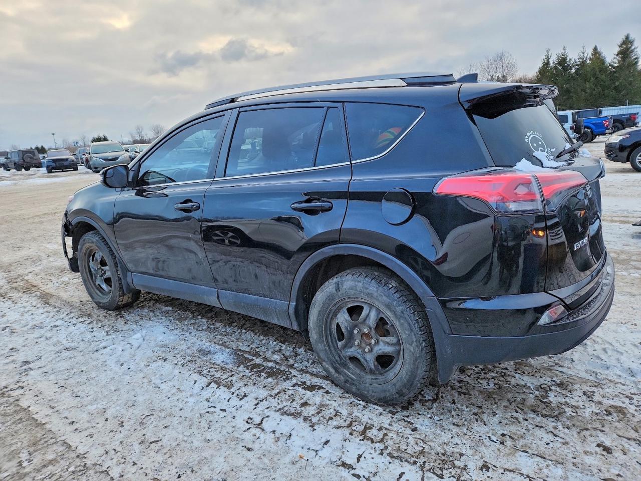 2018 TOYOTA RAV4 LE photo 2