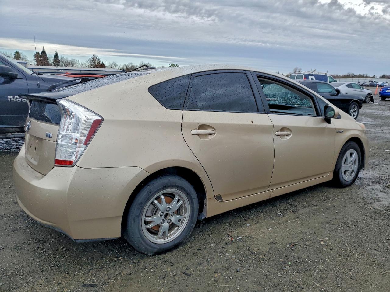 2011 TOYOTA PRIUS photo 3