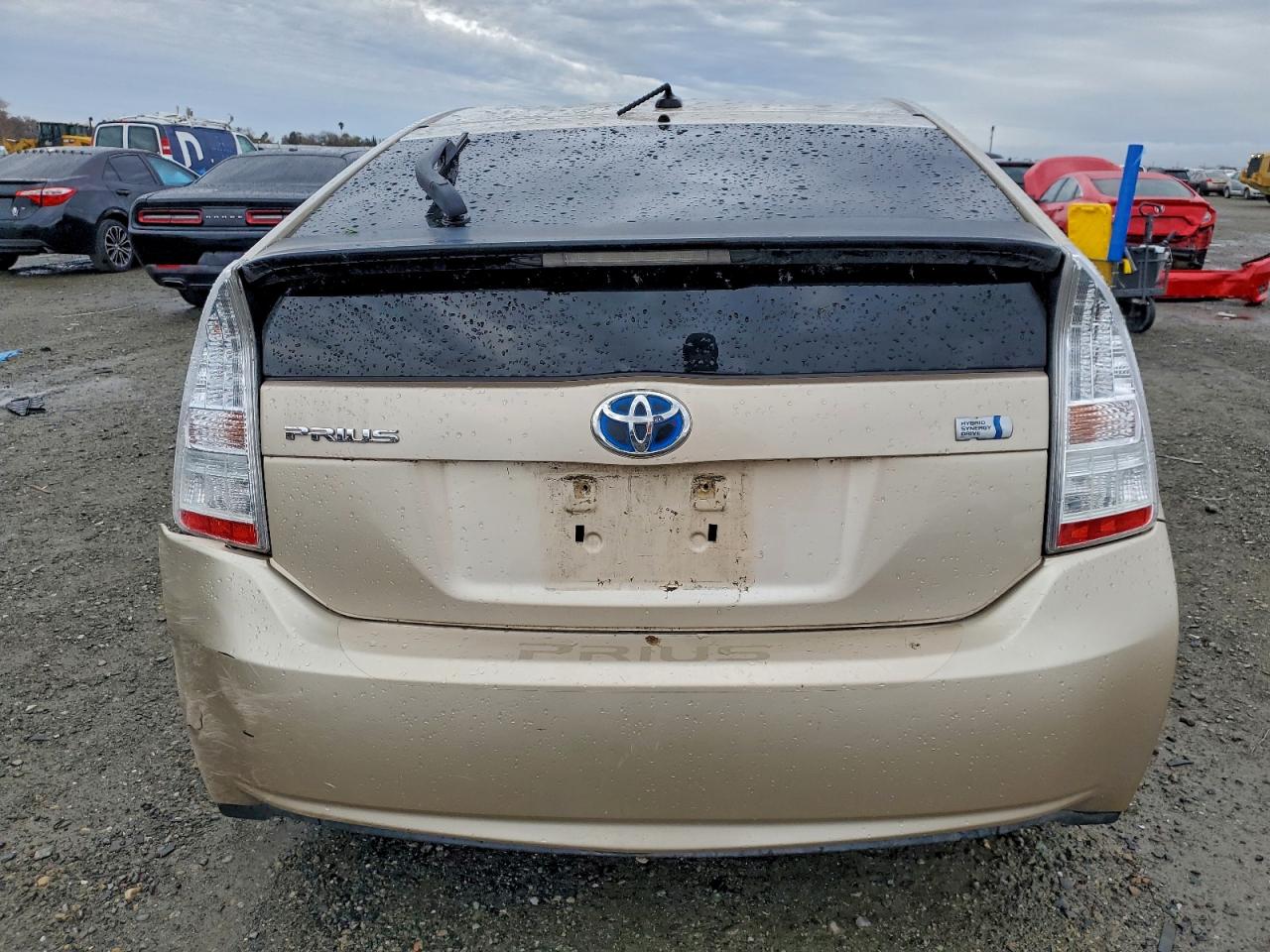 2011 TOYOTA PRIUS photo 6