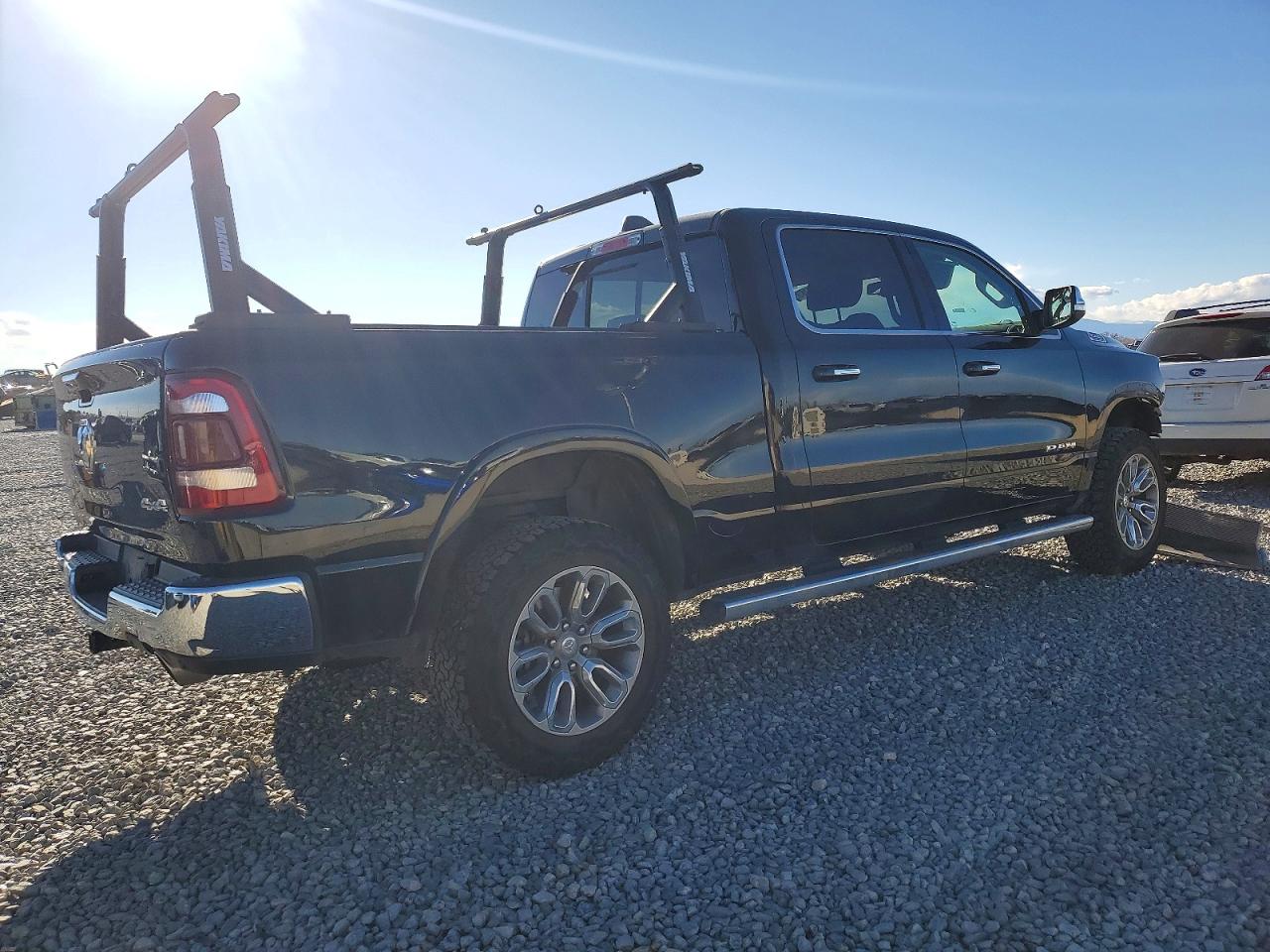 2019 RAM 1500 LARAMIE photo 3